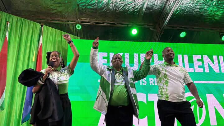 Image of Action SA leader Herman Mashaba (centre) and newly announced Ekurhuleni mayoral candidate and famous crimefighter Xolani Khumalo holding hands at the announcement event in Thembisa on Saturday, October 4
