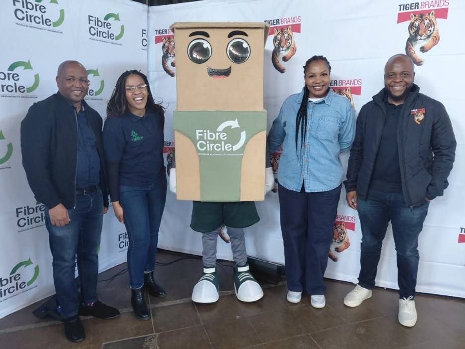Mvuselelo Mathebula, Chief Director Integrated Waste Management at the Department of Forestry, Fisheries and Environment; Khanyisile Ntuli from waste management company, Greener Pastures; Zithande Mzansi Mascot; Edith Leeuta, CEO, Fibre Circle; and Maanda Milubi, Enterprise and Supplier Development and Transformation Director, Tiger Brands.